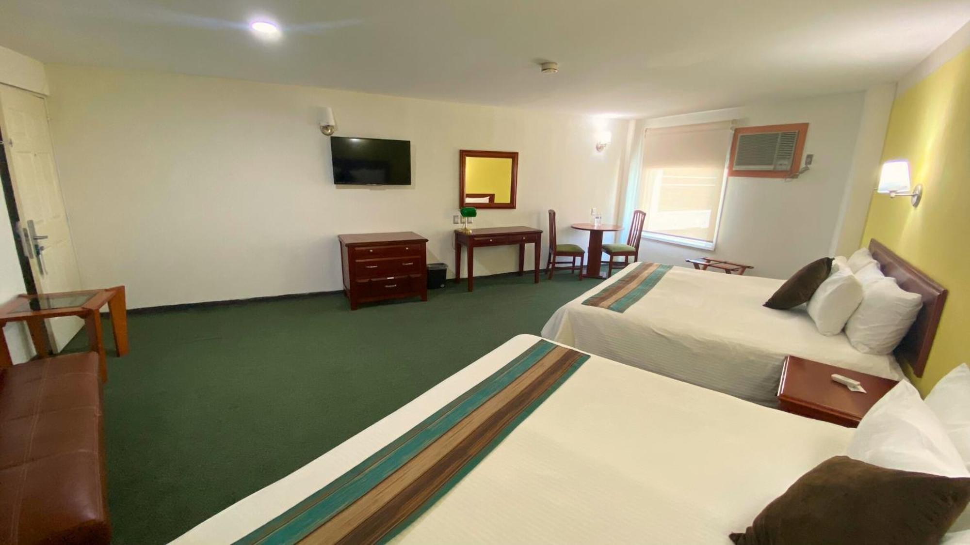 Hotel Enterprise Inn Poliforum León Esterno foto