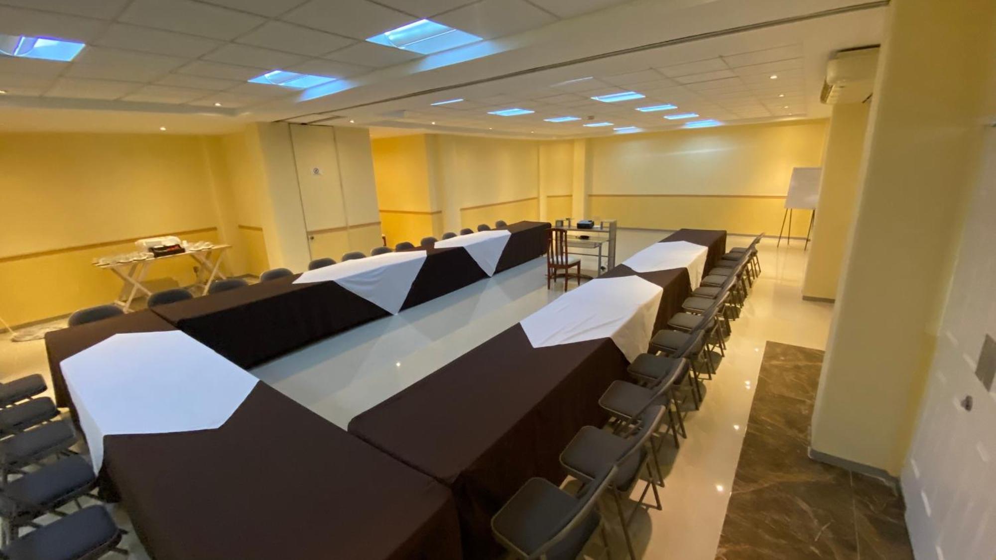 Hotel Enterprise Inn Poliforum León Esterno foto